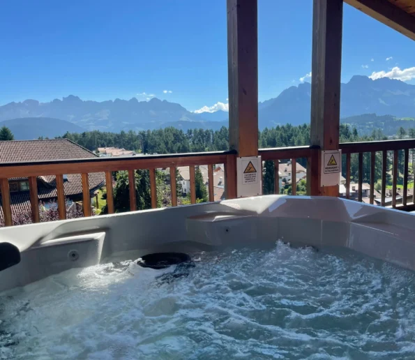 Vasca idromassaggio da interno e da esterno